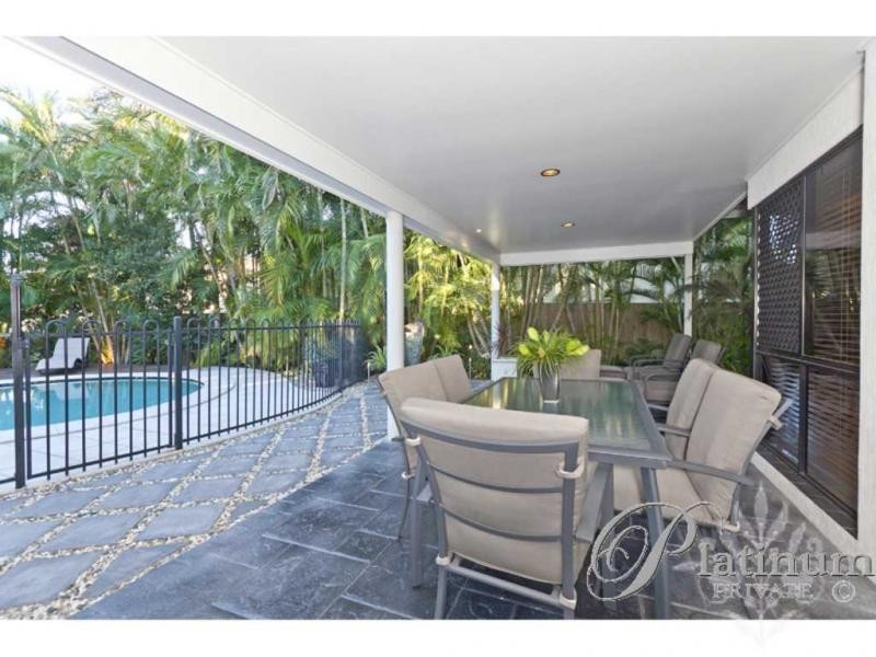 8 Rundle Place, Carindale QLD 4152