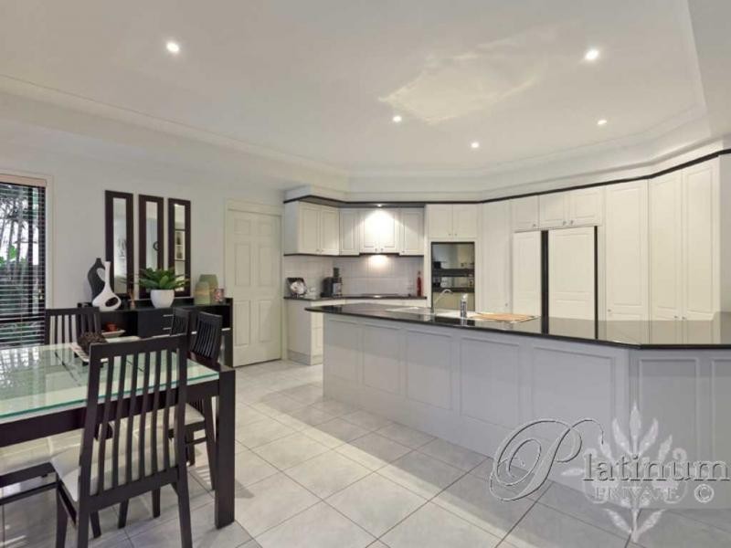 8 Rundle Place, Carindale QLD 4152