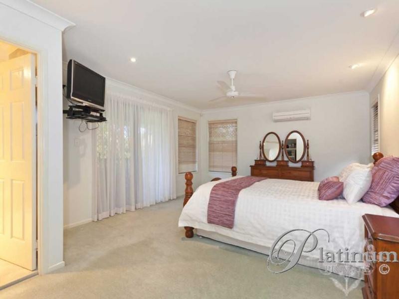 8 Rundle Place, Carindale QLD 4152