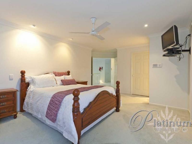 8 Rundle Place, Carindale QLD 4152