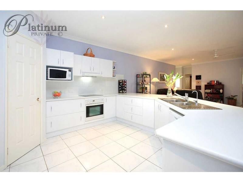 1 Barnstos Place, Carindale QLD 4152