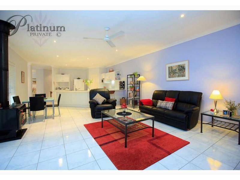 1 Barnstos Place, Carindale QLD 4152