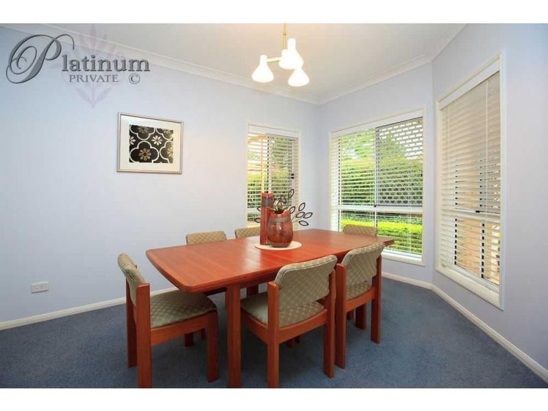 1 Barnstos Place, Carindale QLD 4152