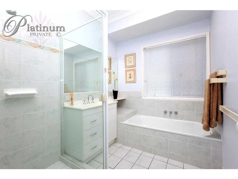 1 Barnstos Place, Carindale QLD 4152