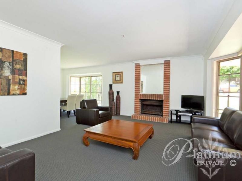 33 Eromanga Street, Carindale QLD 4152