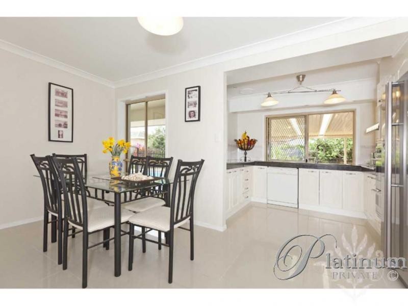 18 Talaroo Street, Carindale QLD 4152