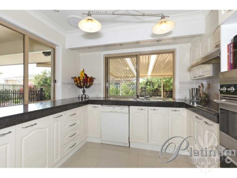 18 Talaroo Street, Carindale QLD 4152