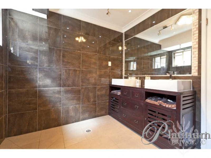 18 Talaroo Street, Carindale QLD 4152