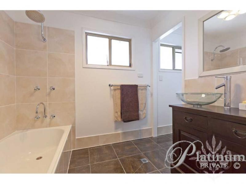 18 Talaroo Street, Carindale QLD 4152