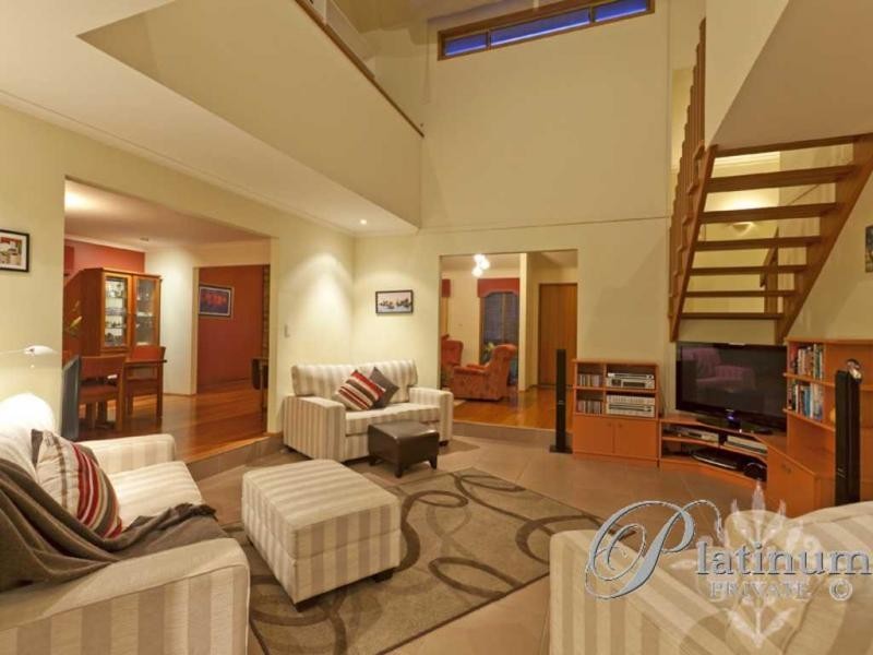 2 Carnegie Court, Carindale QLD 4152