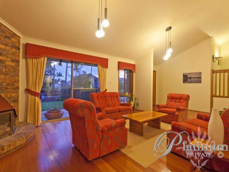 2 Carnegie Court, Carindale QLD 4152