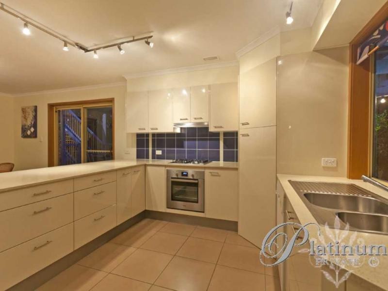 2 Carnegie Court, Carindale QLD 4152