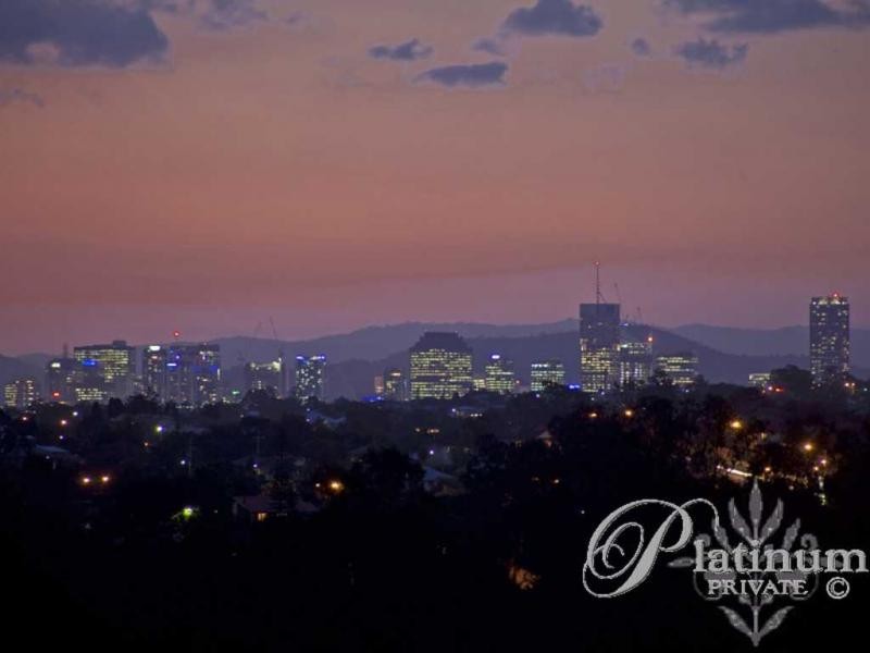 2 Carnegie Court, Carindale QLD 4152