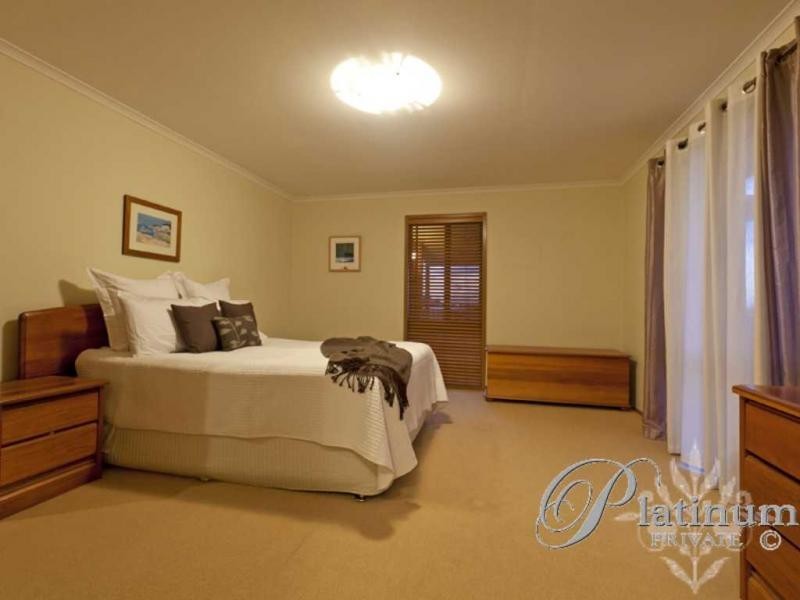 2 Carnegie Court, Carindale QLD 4152