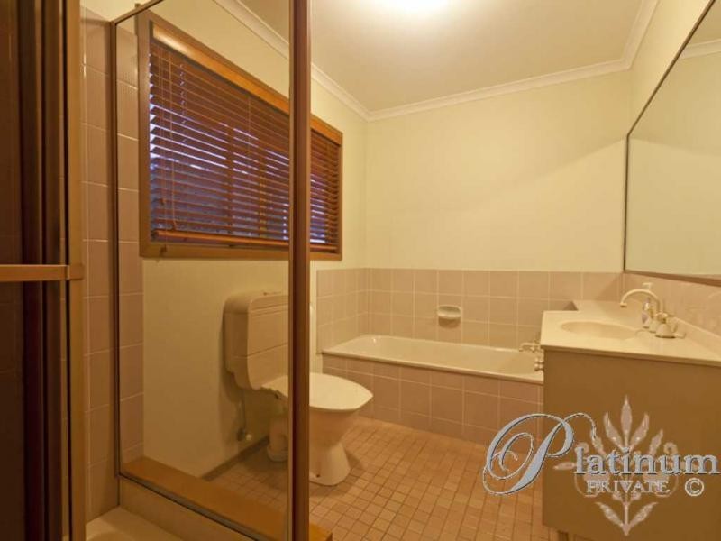 2 Carnegie Court, Carindale QLD 4152
