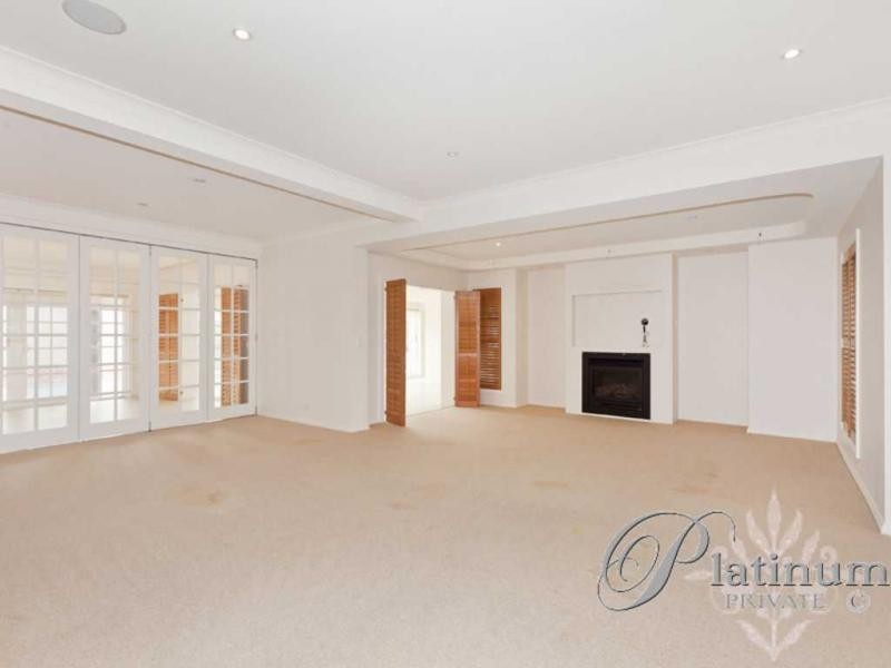 3 Troon Place, Carindale QLD 4152