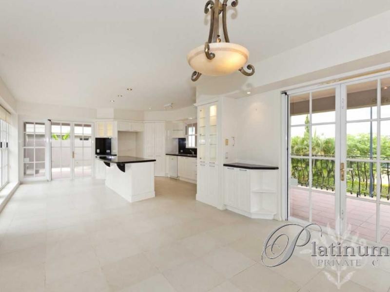 3 Troon Place, Carindale QLD 4152