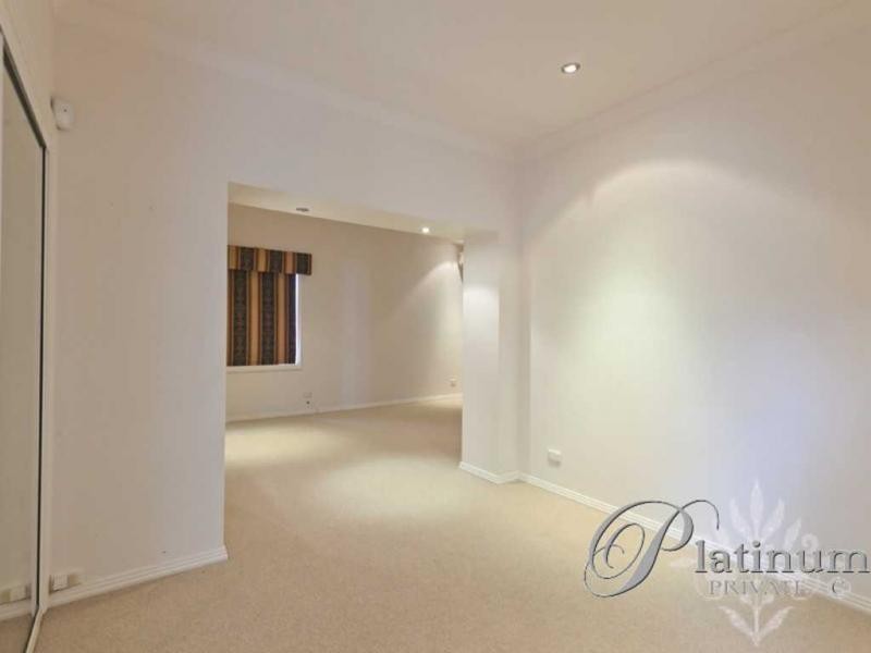 3 Troon Place, Carindale QLD 4152