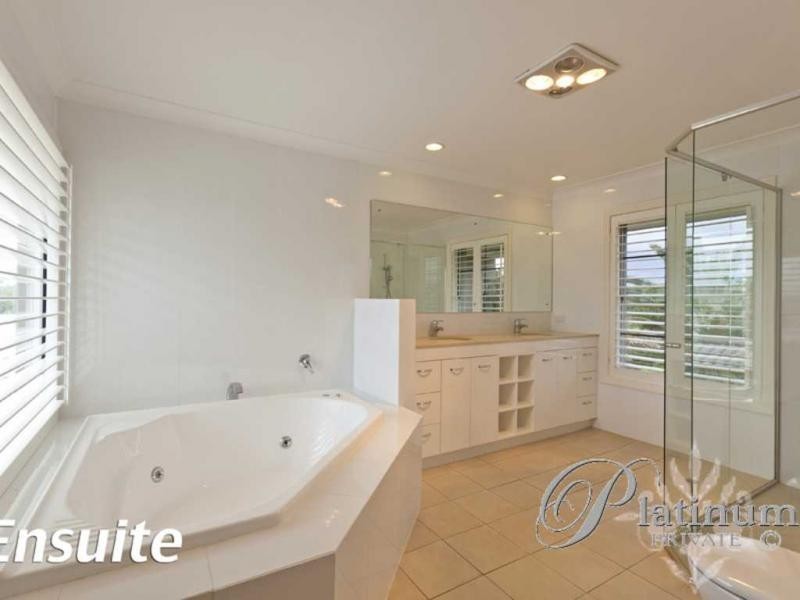 3 Troon Place, Carindale QLD 4152