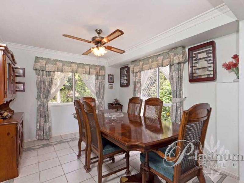 137 Cribb Road, Carindale QLD 4152