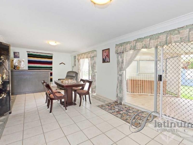 137 Cribb Road, Carindale QLD 4152