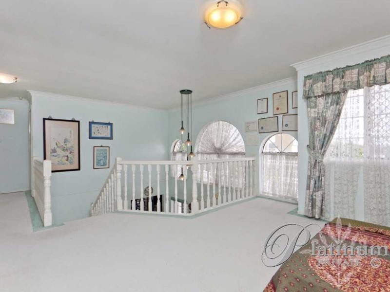 137 Cribb Road, Carindale QLD 4152