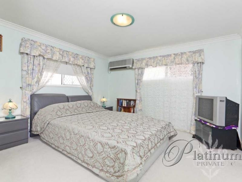 137 Cribb Road, Carindale QLD 4152