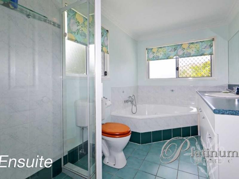 137 Cribb Road, Carindale QLD 4152