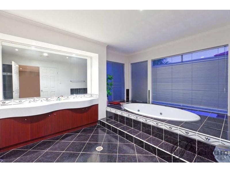 57 Silky Oak Crescent, Carindale QLD 4152