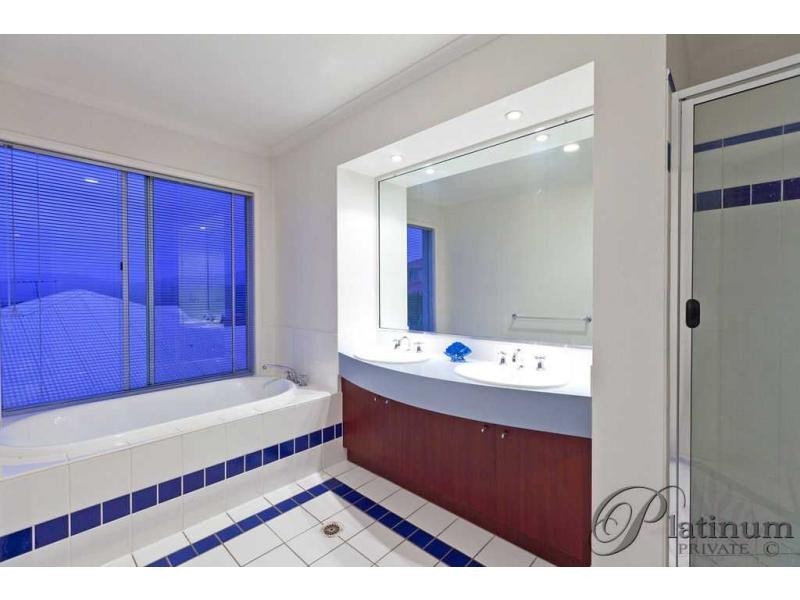 57 Silky Oak Crescent, Carindale QLD 4152