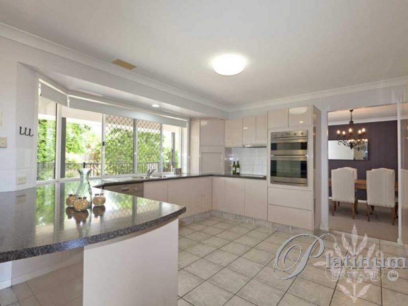 5 Chelsea Court, Carindale QLD 4152