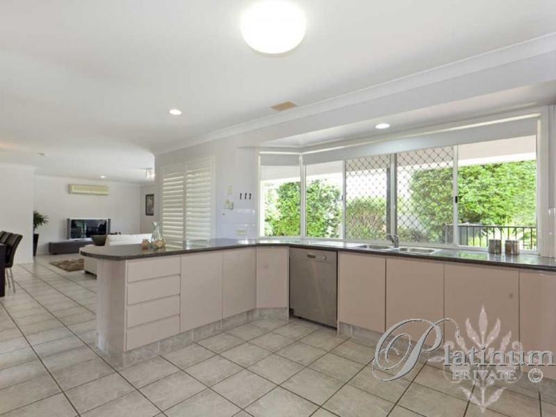 5 Chelsea Court, Carindale QLD 4152