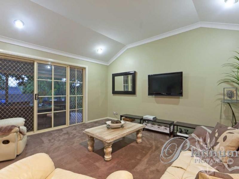 97 Kilmorey Street, Carindale QLD 4152