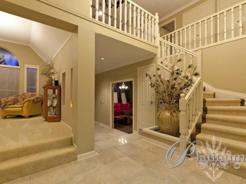 97 Kilmorey Street, Carindale QLD 4152