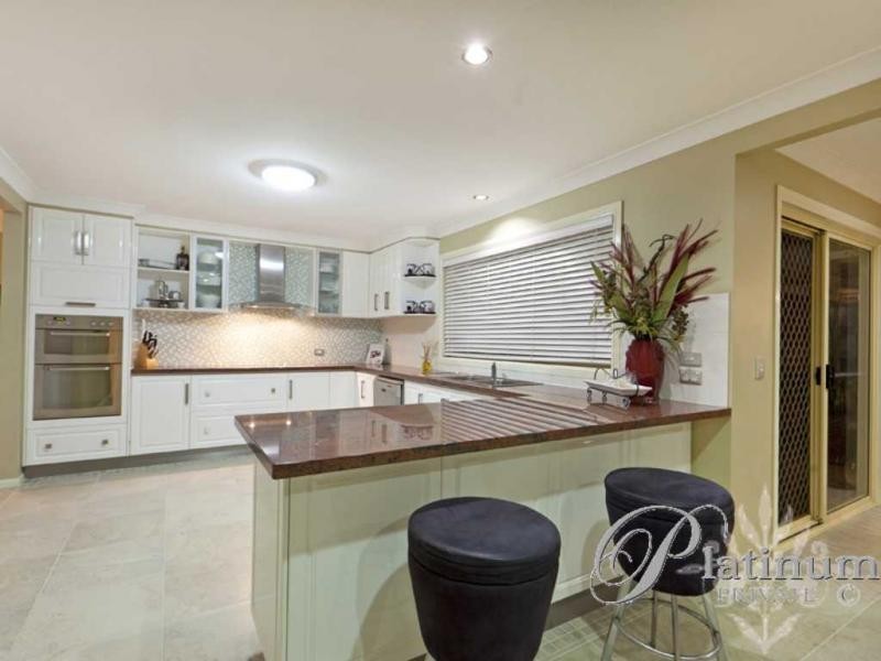 97 Kilmorey Street, Carindale QLD 4152