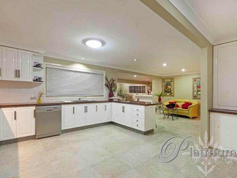 97 Kilmorey Street, Carindale QLD 4152