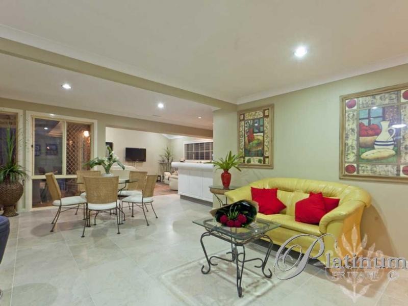 97 Kilmorey Street, Carindale QLD 4152