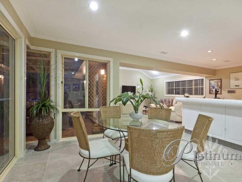 97 Kilmorey Street, Carindale QLD 4152