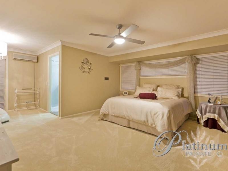 97 Kilmorey Street, Carindale QLD 4152