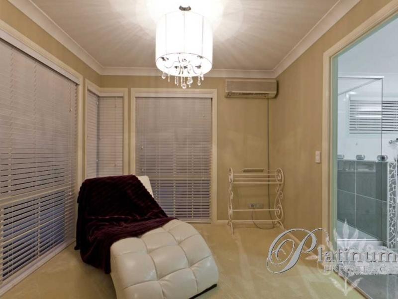 97 Kilmorey Street, Carindale QLD 4152