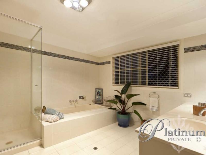 97 Kilmorey Street, Carindale QLD 4152