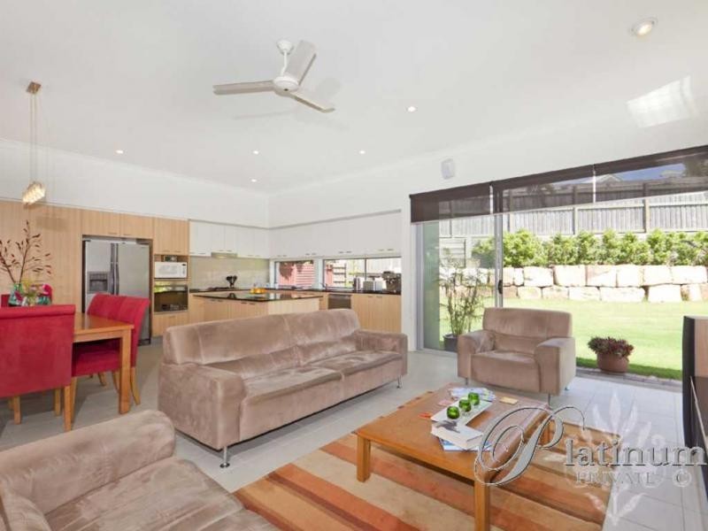 2 Hepburn Close, Wakerley QLD 4154