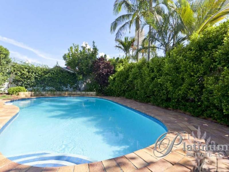 4 Kell Court, Carindale QLD 4152