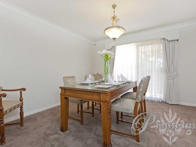 4 Kell Court, Carindale QLD 4152