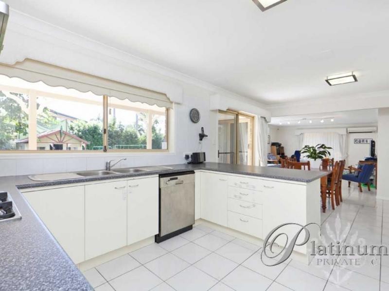 4 Kell Court, Carindale QLD 4152