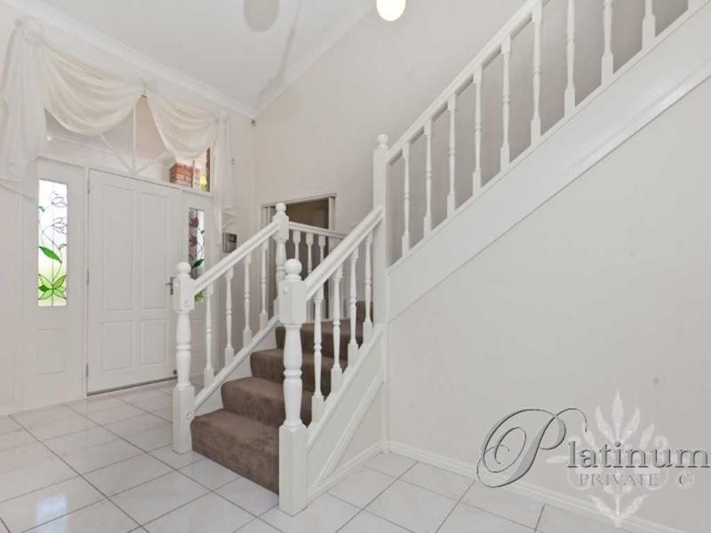 4 Kell Court, Carindale QLD 4152