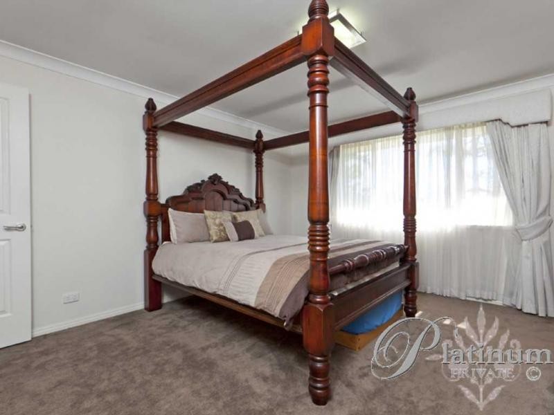 4 Kell Court, Carindale QLD 4152