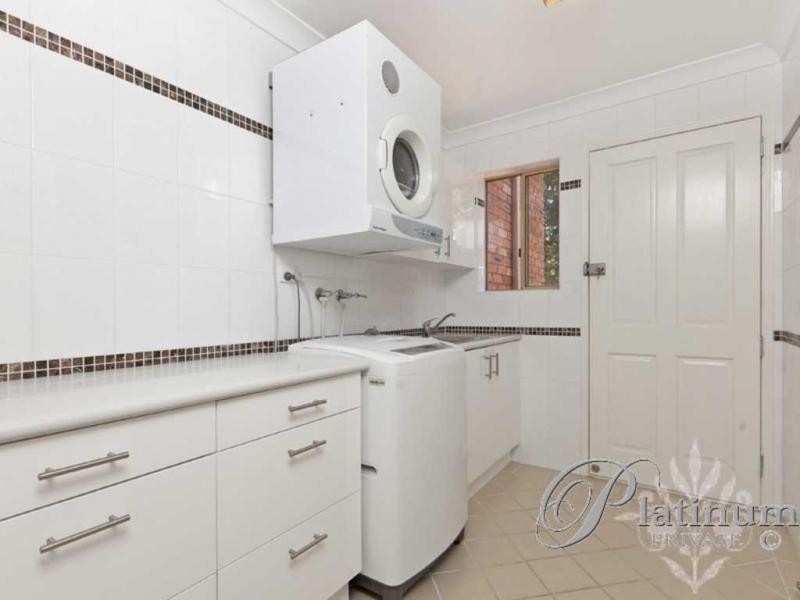 4 Kell Court, Carindale QLD 4152