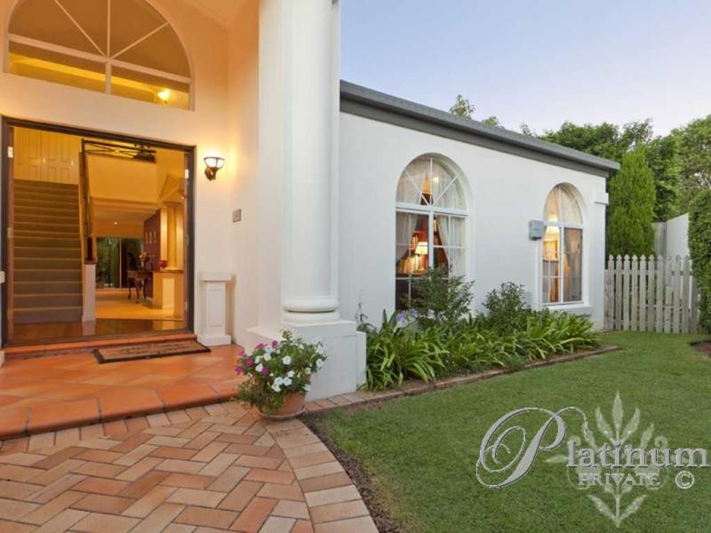 12 Quetta Close, Carindale QLD 4152
