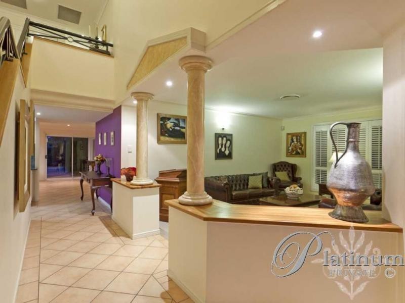 12 Quetta Close, Carindale QLD 4152